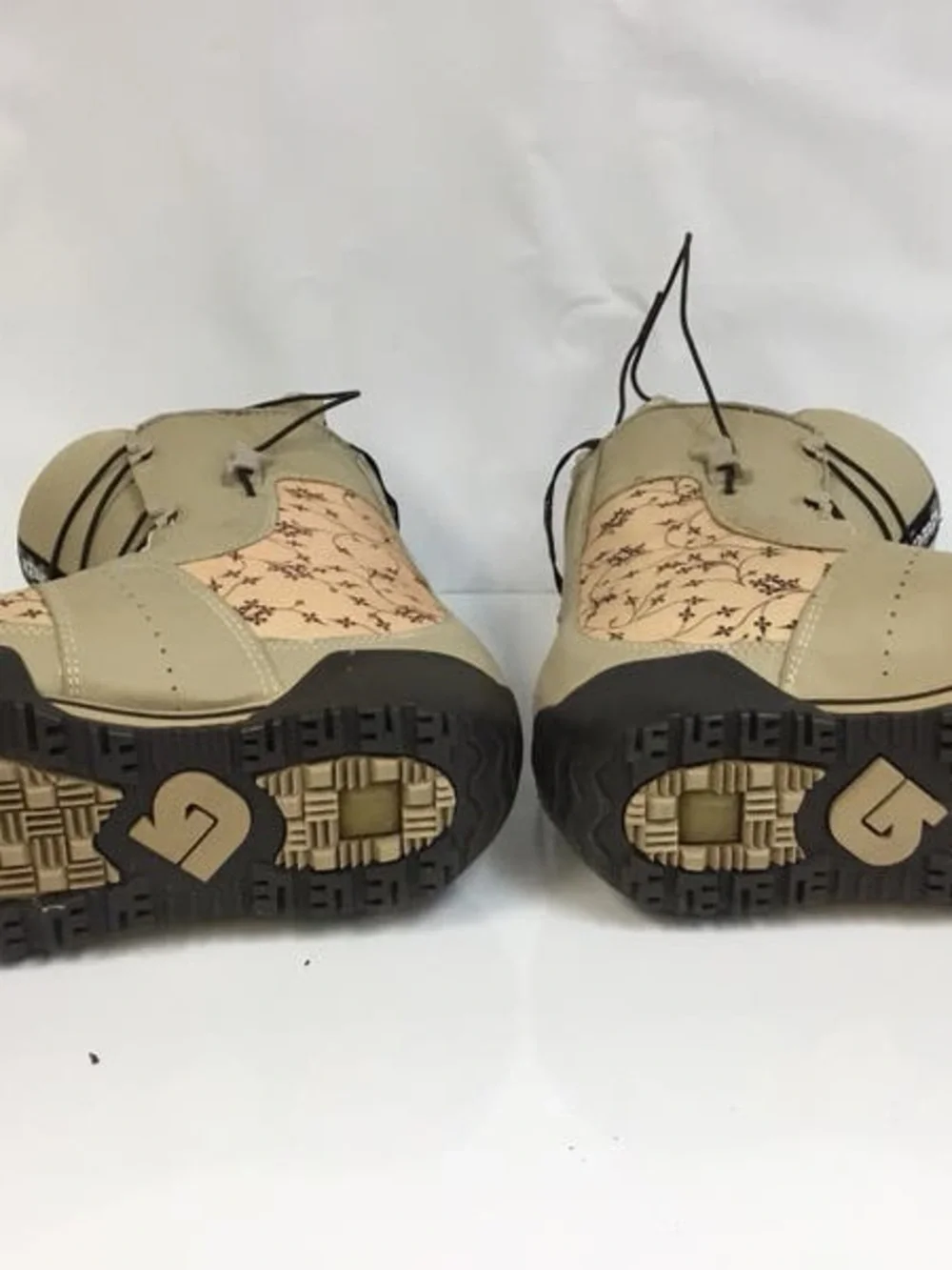 Burton Emerald Snowboard Boots Girls Size 4 Tan LaceUp Winter Snowboarding Boots